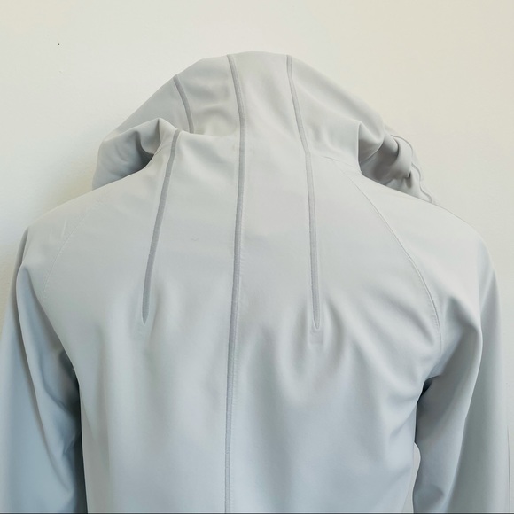 Lululemon Rain Jacket - Picture 5 of 15